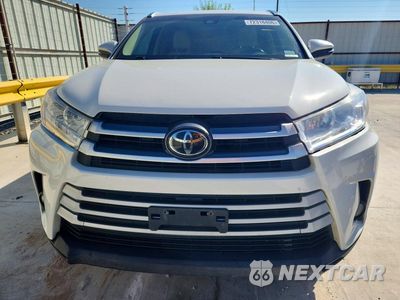 Piąte zdjęcie samochodu w środku: 2018 TOYOTA HIGHLANDER XLE VIN:5TDKZRFH7JS527869 - miniatura