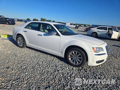 Czwarte zdjęcie samochodu z boku: 2014 CHRYSLER 300C VIN:2C3CCAEG6EH379903 - miniatura