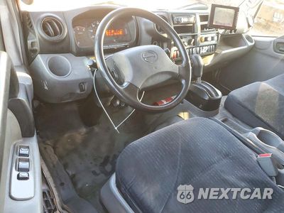 Zdjęcie 8 z 13 samochodu: 2017 HINO 195 BOX TRUCK VIN:JHHSDM2H3HK005844 - miniatura