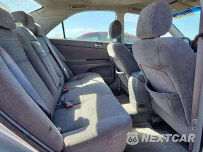 Zdjęcie 10 z 13 samochodu: 2005 TOYOTA CAMRY LE VIN:JTDBE32K053025884 - miniatura