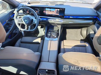 Zdjęcie 8 z 12 samochodu: 2025 BMW 550 XE VIN:WBA13FK09SCU75754 - miniatura