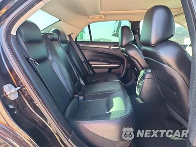 Zdjęcie 10 z 12 samochodu: 2019 CHRYSLER 300 TOURING VIN:2C3CCAAG0KH682984 - miniatura