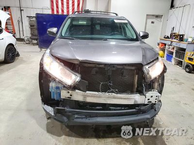 Piąte zdjęcie samochodu w środku: 2018 TOYOTA HIGHLANDER LE VIN:5TDBZRFH6JS843523 - miniatura