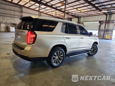 Trzecie zdjęcie samochodu z tyłu: 2021 CHEVROLET TAHOE C1500 LT VIN:1GNSCNKD9MR221117 - miniatura