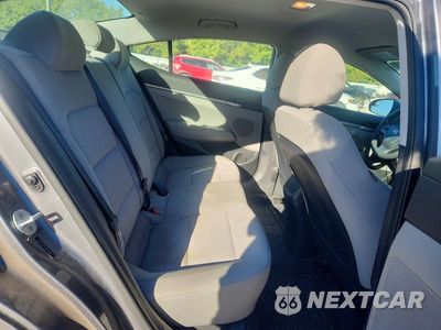 Zdjęcie 10 z 12 samochodu: 2018 HYUNDAI ELANTRA SE VIN:5NPD74LF1JH380409 - miniatura