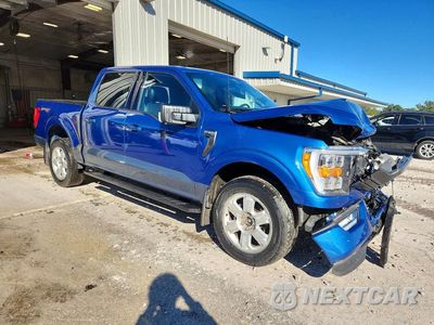 Czwarte zdjęcie samochodu z boku: 2023 FORD F150 SUPERCREW VIN:1FTFW1E87PKD02753 - miniatura