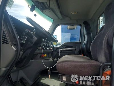 Zdjęcie 7 z 13 samochodu: 2019 KENWORTH T680 SEMI TRUCK VIN:1XKYA48X6KJ297320 - miniatura