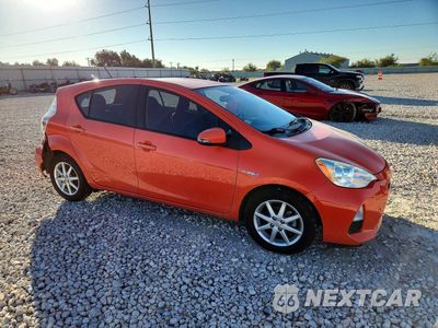 Czwarte zdjęcie samochodu z boku: 2012 TOYOTA PRIUS C THREE VIN:JTDKDTB32C1003132 - miniatura