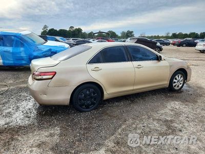 Trzecie zdjęcie samochodu z tyłu: 2010 TOYOTA CAMRY LE VIN:4T4BF3EK4AR038460 - miniatura