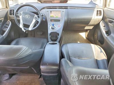 Zdjęcie 8 z 12 samochodu: 2013 TOYOTA PRIUS FOUR VIN:JTDKN3DU8D5648204 - miniatura