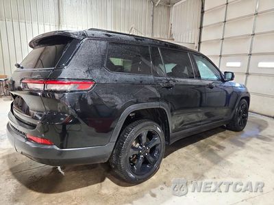 Trzecie zdjęcie samochodu z tyłu: 2023 JEEP GRAND CHEROKEE L LAREDO VIN:1C4RJKAG2P8745582 - miniatura