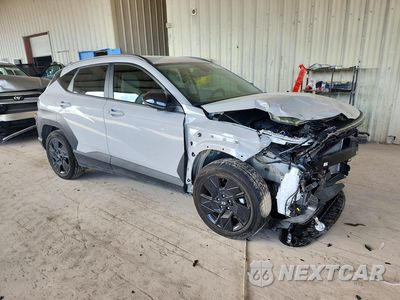 Czwarte zdjęcie samochodu z boku: 2026 HYUNDAI KONA SEL SPORT VIN:KM8HF3ABXTU401003 - miniatura