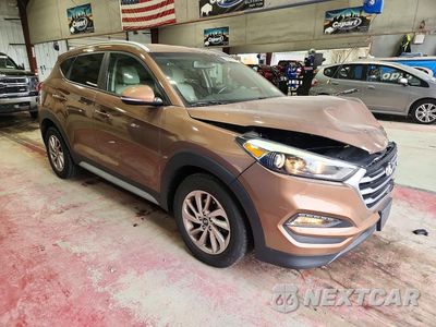 Czwarte zdjęcie samochodu z boku: 2017 HYUNDAI TUCSON SE PLUS VIN:KM8J3CA41HU452649 - miniatura