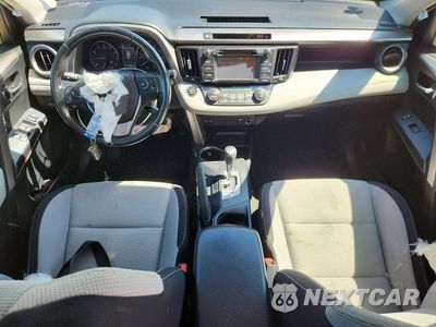 Zdjęcie 8 z 13 samochodu: 2018 TOYOTA RAV4 XLE VIN:JTMWFREV4JJ203406 - miniatura