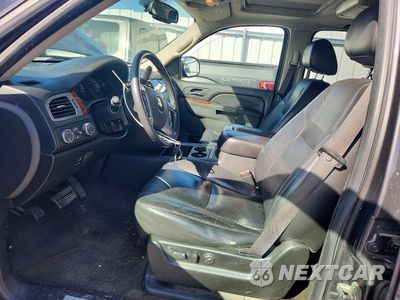 Zdjęcie 7 z 13 samochodu: 2010 CHEVROLET SUBURBAN K1500 LTZ VIN:1GNUKKE36AR103826 - miniatura