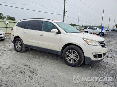 Czwarte zdjęcie samochodu z boku: 2015 CHEVROLET TRAVERSE LT VIN:1GNKRHKD3FJ306181 - miniatura