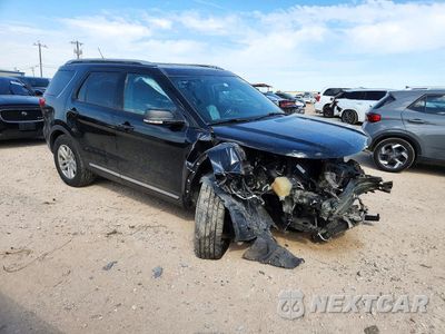 Czwarte zdjęcie samochodu z boku: 2019 FORD EXPLORER XLT VIN:1FM5K8D89KGB26345 - miniatura