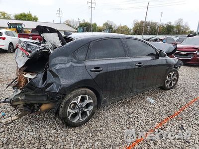 Trzecie zdjęcie samochodu z tyłu: 2021 KIA FORTE LXS VIN:3KPF24AD0ME412283 - miniatura