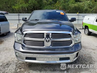 Piąte zdjęcie samochodu w środku: 2018 RAM 1500 SLT VIN:3C6RR7LG4JG251316 - miniatura