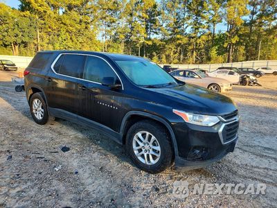 Czwarte zdjęcie samochodu z boku: 2018 CHEVROLET TRAVERSE LS VIN:1GNERLKW7JJ226408 - miniatura