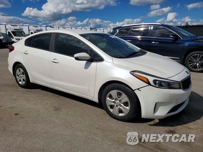 Czwarte zdjęcie samochodu z boku: 2017 KIA FORTE LX VIN:3KPFL4A74HE144836 - miniatura