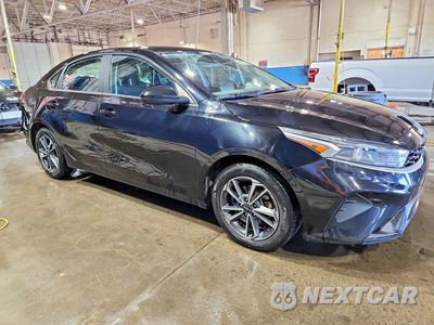 Czwarte zdjęcie samochodu z boku: 2023 KIA FORTE LXS VIN:3KPF24AD7PE581317 - miniatura