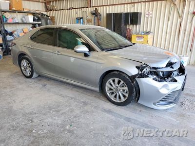 Czwarte zdjęcie samochodu z boku: 2022 TOYOTA CAMRY LE VIN:4T1C11AK8NU710503 - miniatura