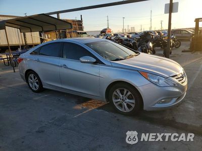 Czwarte zdjęcie samochodu z boku: 2013 HYUNDAI SONATA LIMITED VIN:5NPEC4AC9DH738305 - miniatura