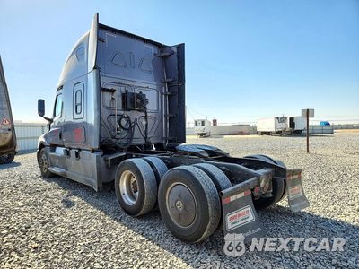Drugie zdjęcie samochodu z przodu: 2020 FREIGHTLINER CASCADIA 126