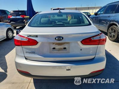 Zdjęcie 6 z 12 samochodu: 2015 KIA FORTE LX VIN:KNAFK4A60F5408036 - miniatura