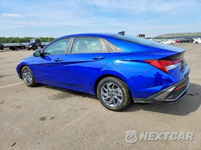 Drugie zdjęcie samochodu z przodu: 2024 HYUNDAI ELANTRA BLUE VIN:KMHLM4DJ5RU106280 - miniatura