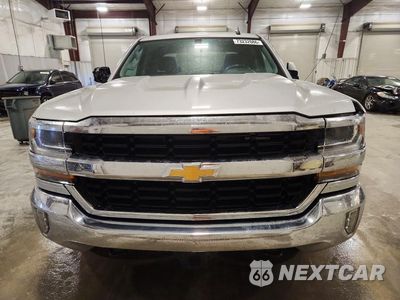 Piąte zdjęcie samochodu w środku: 2018 CHEVROLET SILVERADO K1500 LT VIN:1GCVKREC9JZ220404 - miniatura