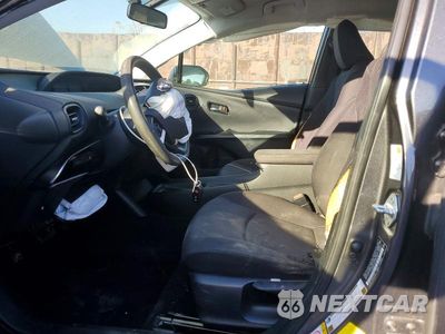 Zdjęcie 7 z 12 samochodu: 2016 TOYOTA PRIUS TWO ECO VIN:JTDKARFU5G3025196 - miniatura