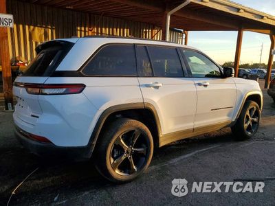 Trzecie zdjęcie samochodu z tyłu: 2025 JEEP GRAND CHEROKEE LIMITED VIN:1C4RJHBG6SC269604 - miniatura