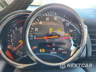 Zdjęcie 9 z 13 samochodu: 2018 MINI COOPER VIN:WMWXU1C59J2F81326 - miniatura