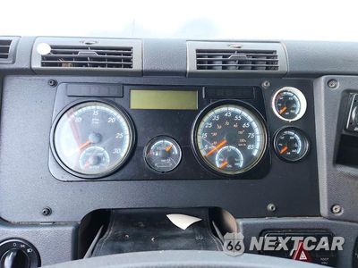 Zdjęcie 9 z 13 samochodu: 2015 FREIGHTLINER CASCADIA 125 VIN:3AKJGLD51FSFP6758 - miniatura