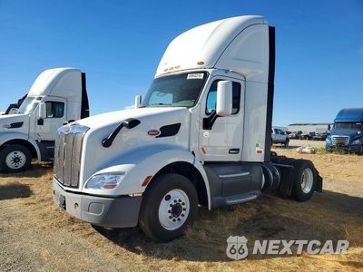 2017 PETERBILT 579 SEMI TRUCK 1XPBA48X9HD428795 - główne zdjęcie licytacji z USA - miniatura