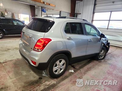 Trzecie zdjęcie samochodu z tyłu: 2018 CHEVROLET TRAX 1LT VIN:KL7CJPSB9JB596746 - miniatura