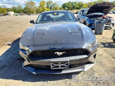 Piąte zdjęcie samochodu w środku: 2021 FORD MUSTANG VIN:1FA6P8TH3M5157672 - miniatura