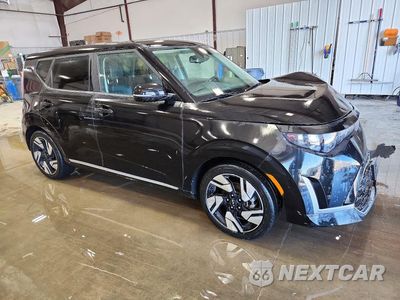 Czwarte zdjęcie samochodu z boku: 2025 KIA SOUL GT LINE VIN:KNDJ53AU1S7925342 - miniatura