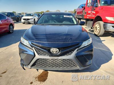 Piąte zdjęcie samochodu w środku: 2020 TOYOTA CAMRY SE VIN:4T1G11AK1LU877199 - miniatura