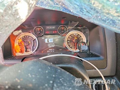 Zdjęcie 9 z 12 samochodu: 2018 RAM 1500 SLT VIN:3C6RR6LT1JG210066 - miniatura
