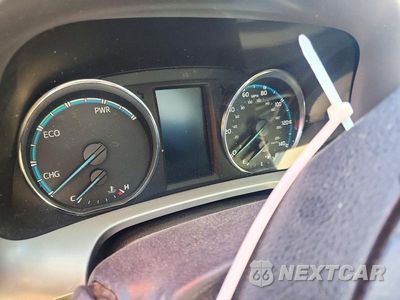 Zdjęcie 9 z 13 samochodu: 2016 TOYOTA RAV4 HV XLE VIN:JTMRJREV7GD026384 - miniatura