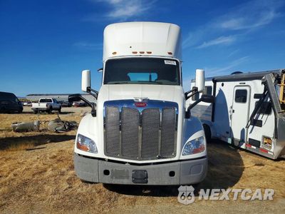 Piąte zdjęcie samochodu w środku: 2017 PETERBILT 579 SEMI TRUCK VIN:1XPBA48X9HD428795 - miniatura