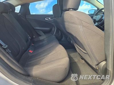 Zdjęcie 10 z 12 samochodu: 2015 CHRYSLER 200 LIMITED VIN:1C3CCCAB2FN585976 - miniatura