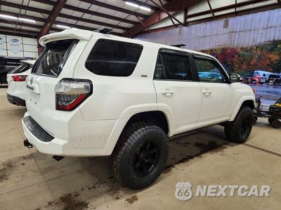 Trzecie zdjęcie samochodu z tyłu: 2015 TOYOTA 4RUNNER SR5 VIN:JTEBU5JR1F5243623 - miniatura
