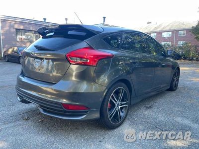 Czwarte zdjęcie samochodu z boku: 2018 FORD FOCUS ST VIN:1FADP3L99JL213446 - miniatura