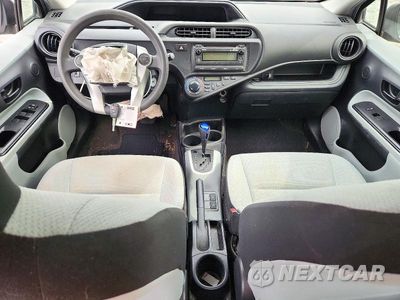 Zdjęcie 8 z 13 samochodu: 2012 TOYOTA PRIUS C ONE VIN:JTDKDTB38C1006066 - miniatura