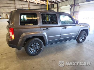Trzecie zdjęcie samochodu z tyłu: 2016 JEEP PATRIOT SPORT VIN:1C4NJPBA0GD727725 - miniatura