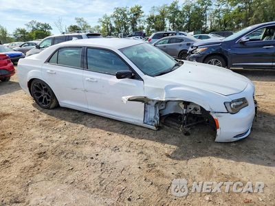 Czwarte zdjęcie samochodu z boku: 2019 CHRYSLER 300 TOURING VIN:2C3CCAAG3KH722989 - miniatura